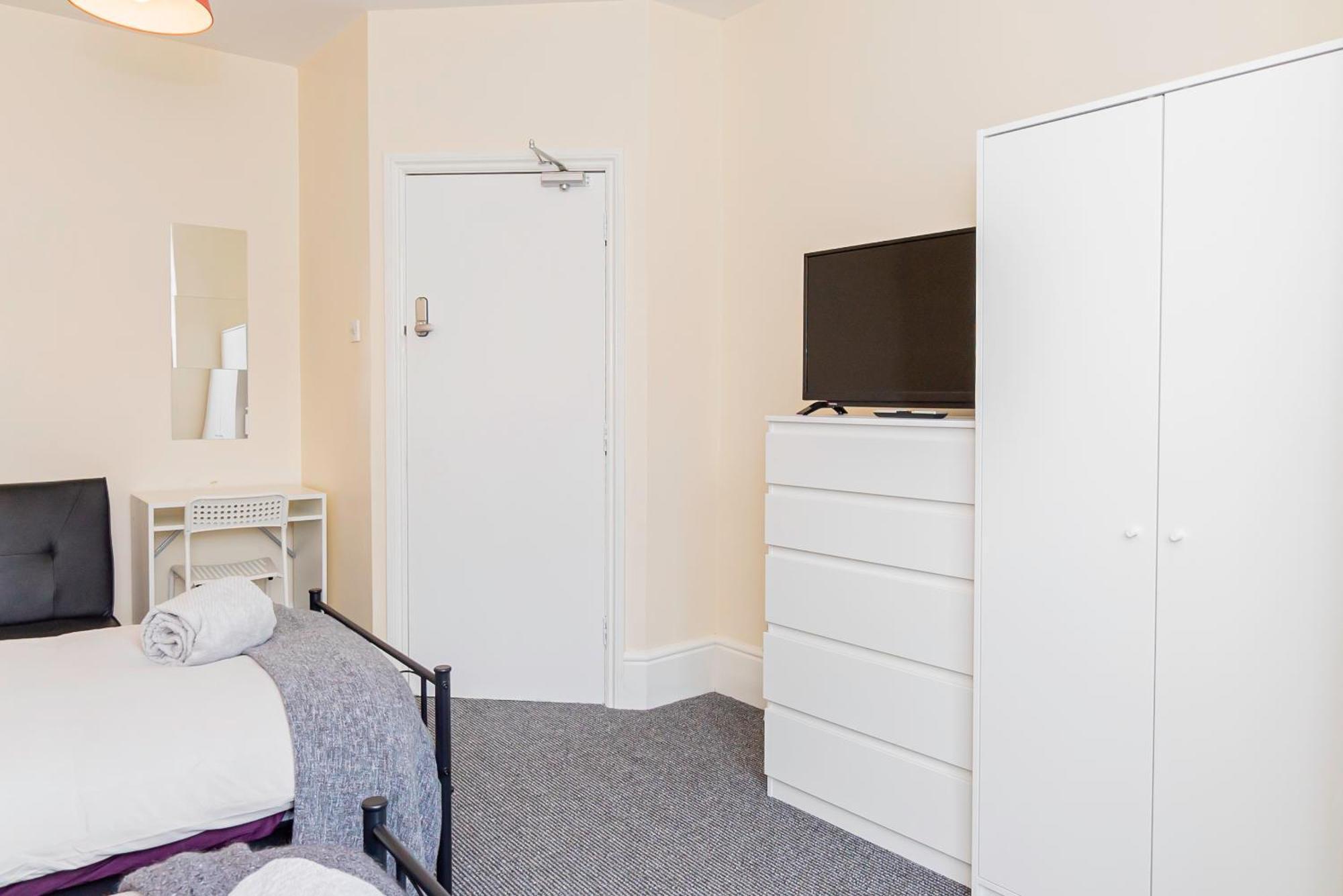 Shirley House 5, Guest House, Self Catering, Self Check In With Smart Locks, Use Of Fully Equipped Kitchen, Close To City Centre, Ideal For Longer Stays And Fawley Contractors Southampton Exterior photo